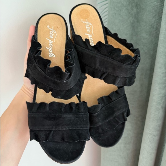 Free People Rosie Ruffle Suede Block Heels - Black - EU Size 40/ US Size 9 - Picture 2 of 10